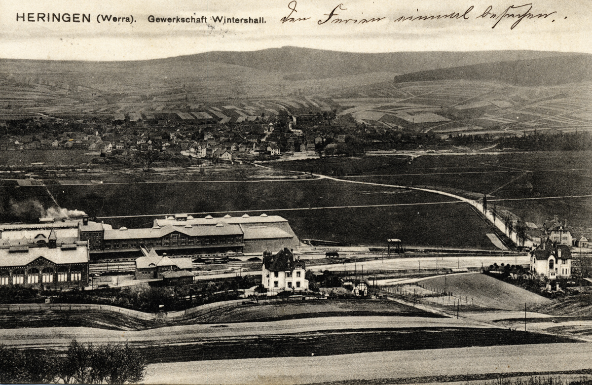 Blick übers Werratal - im Vordergrund die Direktorenvillen (um 1925) | Quelle: Ansichtskarte, Bildarchiv WKM Heringen