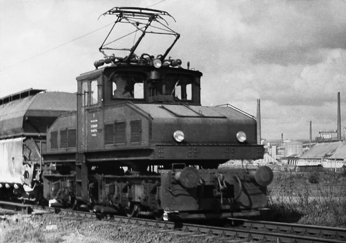 1953 wurde die Trasse der Grubenanschlussbahn nach Herfa-Neurode elektrifiziert (um 1954) | Quelle: Bildarchiv WKM Heringen